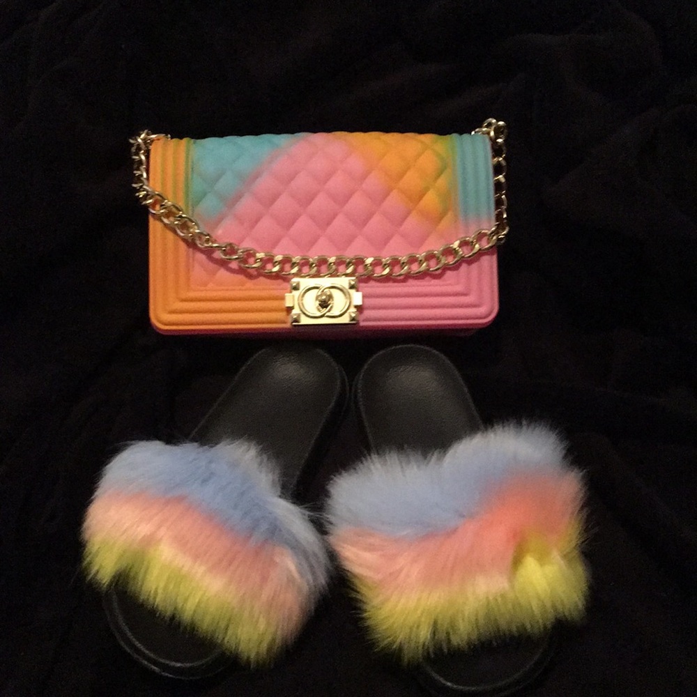Fur slippers and bag